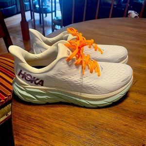 Women light weight walking shoe